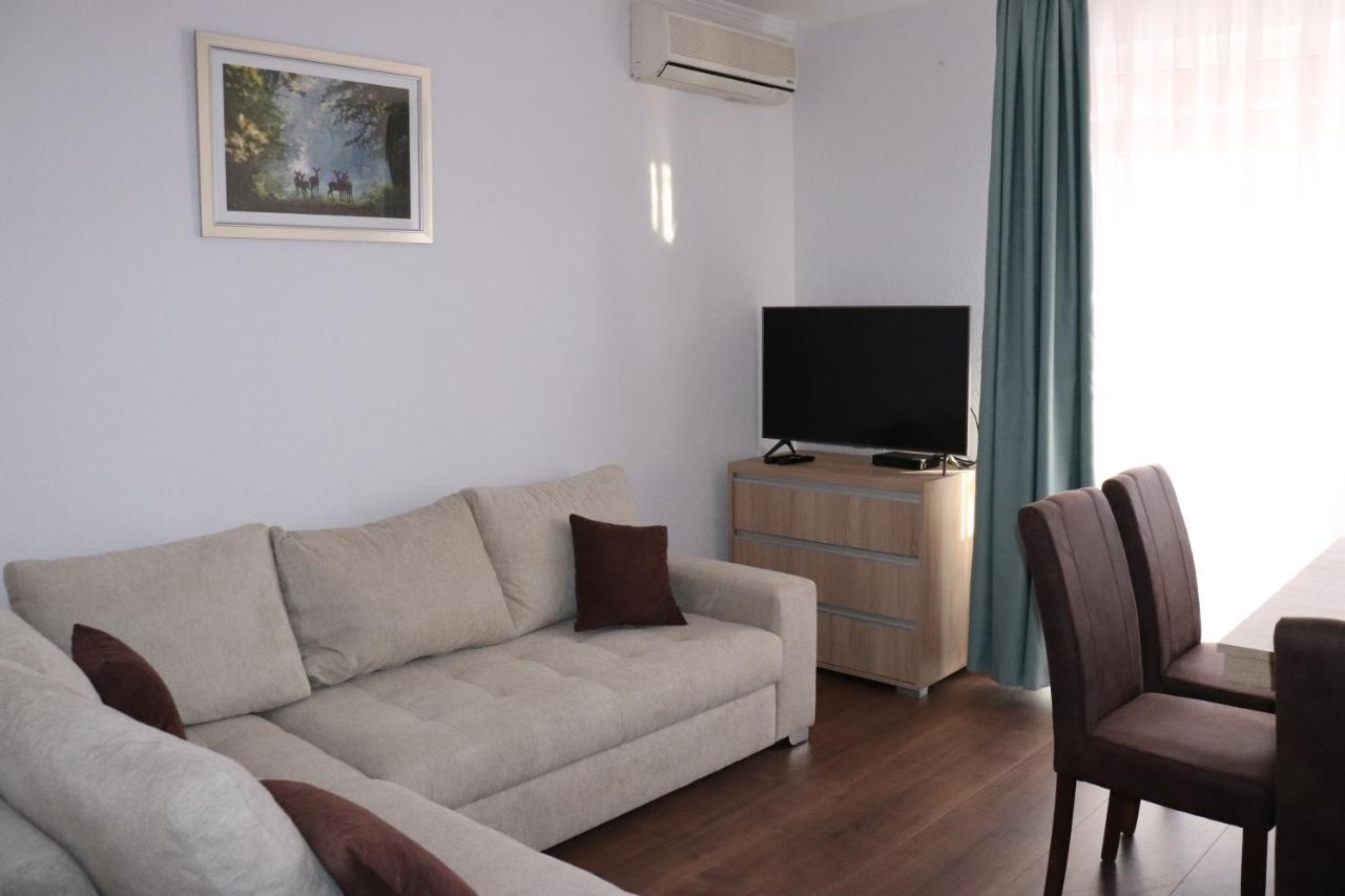 Liget Apartmanhaz Kehidakustany Luaran gambar