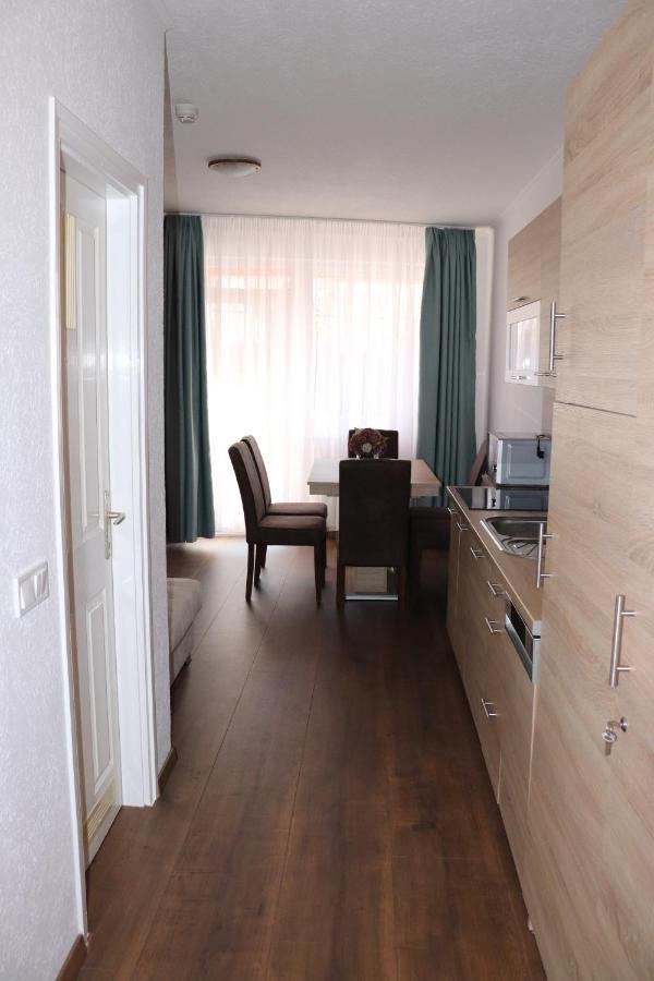 Liget Apartmanhaz Kehidakustany Luaran gambar