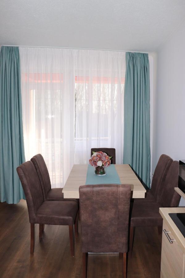 Liget Apartmanhaz Kehidakustany Luaran gambar