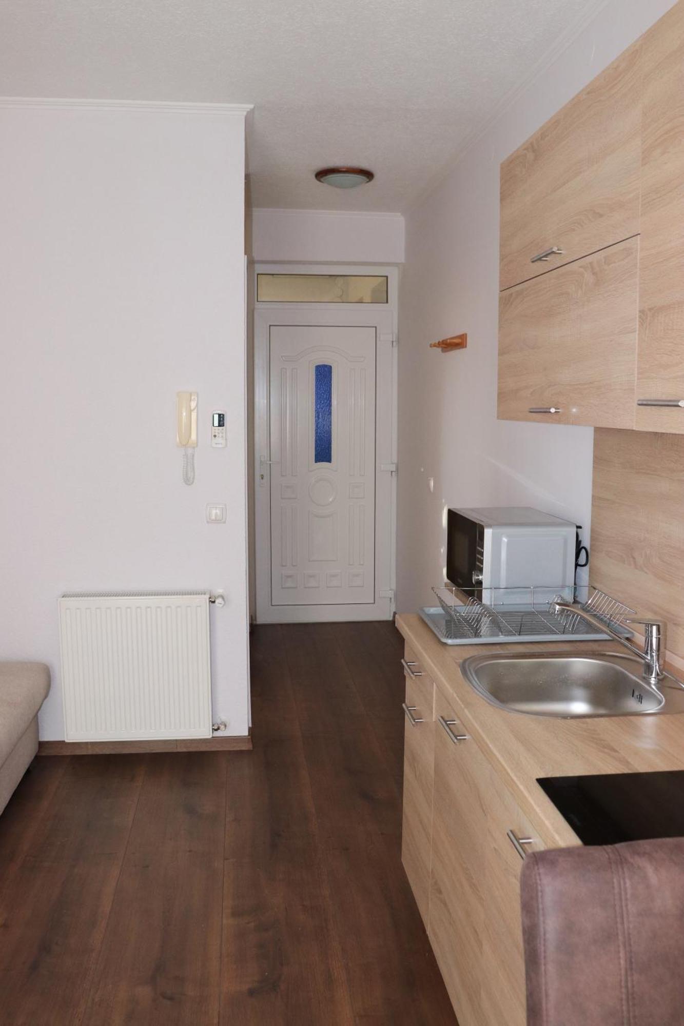 Liget Apartmanhaz Kehidakustany Luaran gambar