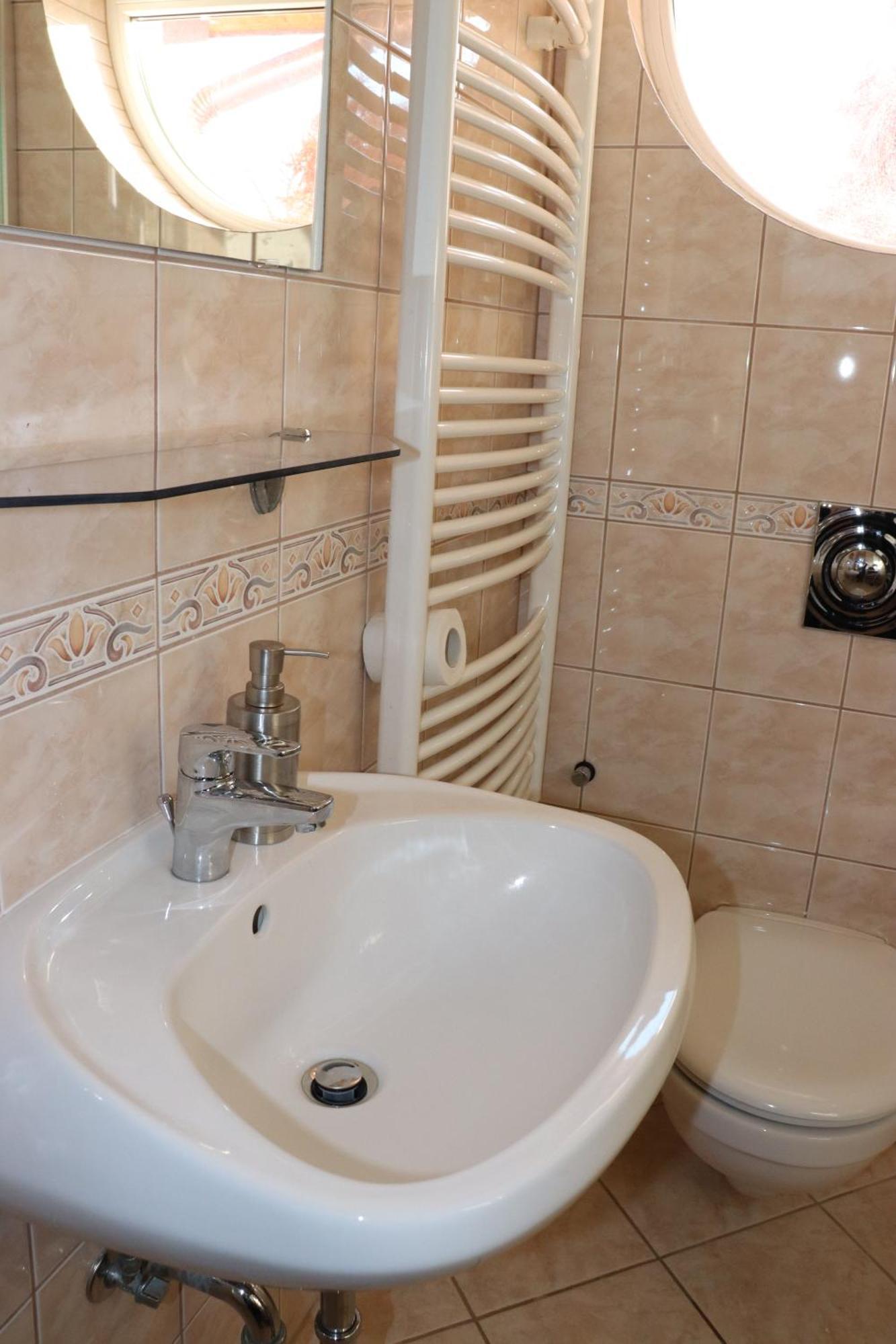 Liget Apartmanhaz Kehidakustany Luaran gambar
