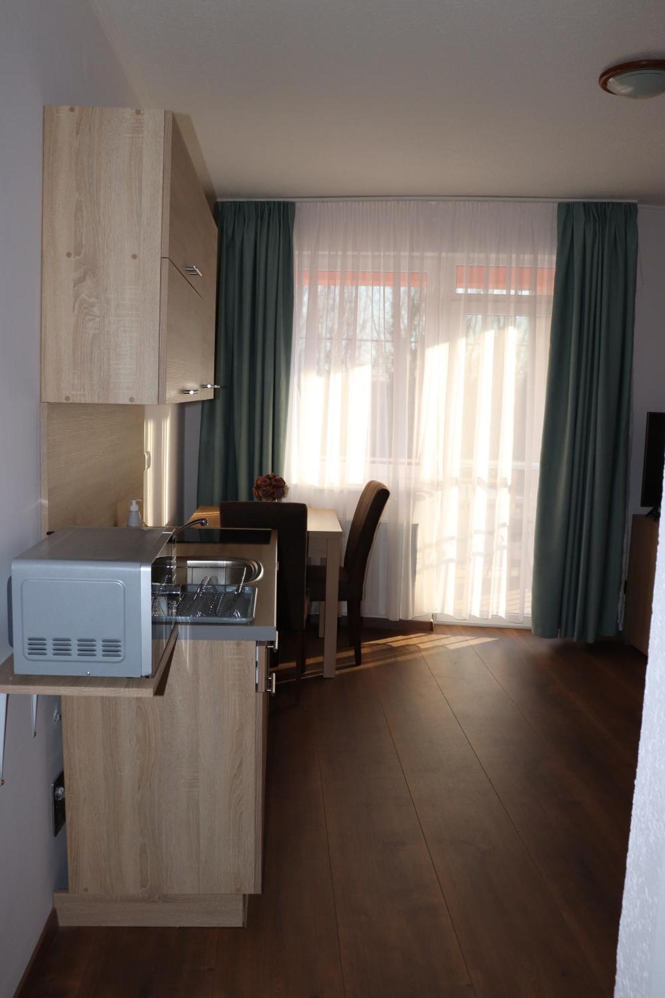 Liget Apartmanhaz Kehidakustany Luaran gambar